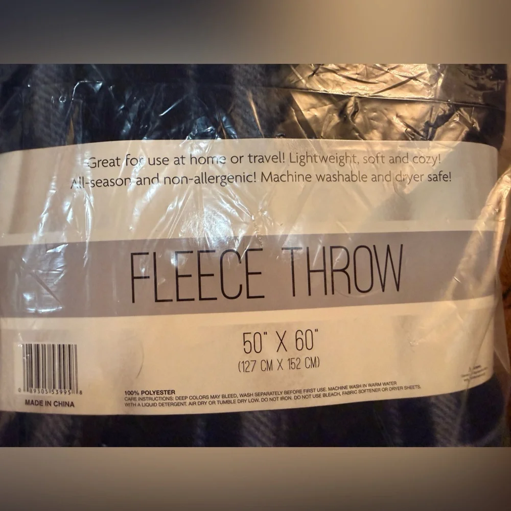 NWT Plaid Soft Cozy Fleece Throw Blanket in Blue/White. Size: 50” x 60”.